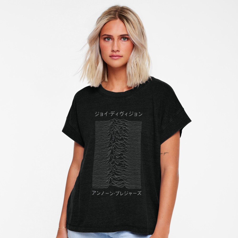 Vista previa del artículo con la obra «Camiseta relajada», diseñado y vendido por The Common Tee.