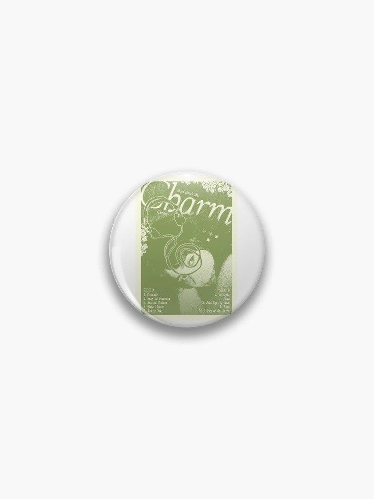 Imagen 1 de 3, Chapa con la obra Charm, diseñada y vendida por Velvet Print.