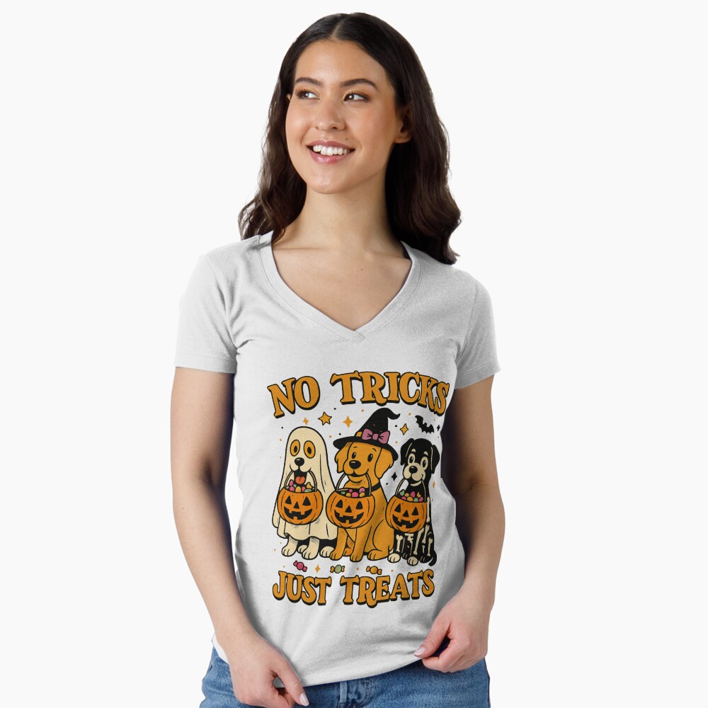 Aperçu de l'œuvre T-shirt moulant col V créée et vendue par Clinomania Art.