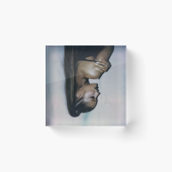 Item preview, Ariana Grande inspirada designed and sold by HoneymoonStudio.
