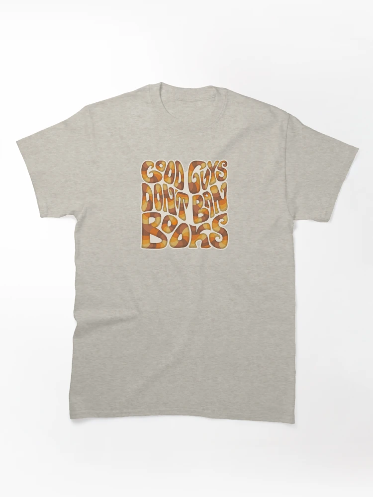 Aperçu 1 sur 7. T-shirt classique avec l'œuvre Les gentils n'interdisent pas les livres Word Art créée et vendue par Unhinged Heather.