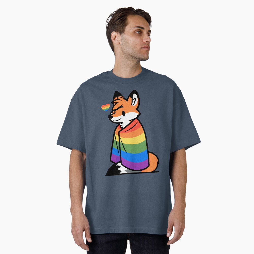 Aperçu de l'œuvre T-shirt oversize créée et vendue par BlueBullBazaar.