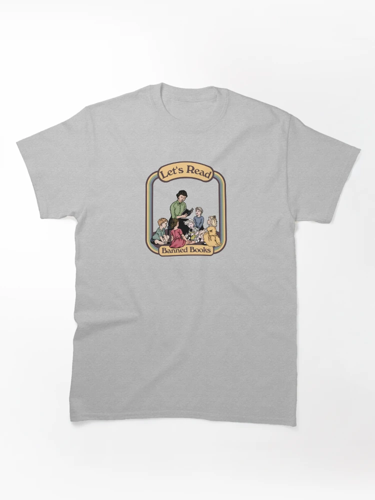 Aperçu 1 sur 7. T-shirt classique avec l'œuvre Lisons des livres interdits créée et vendue par Unhinged Heather.