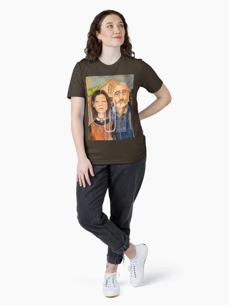 Aperçu 4 sur 7. T-shirt essentiel avec l'œuvre Gothique érié créée et vendue par Zuckmonster.
