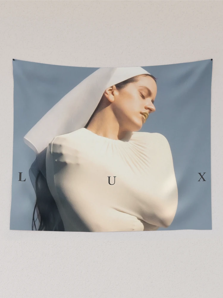Aperçu 2 sur 3. Tentures avec l'œuvre Lux créée et vendue par paullenhardt.