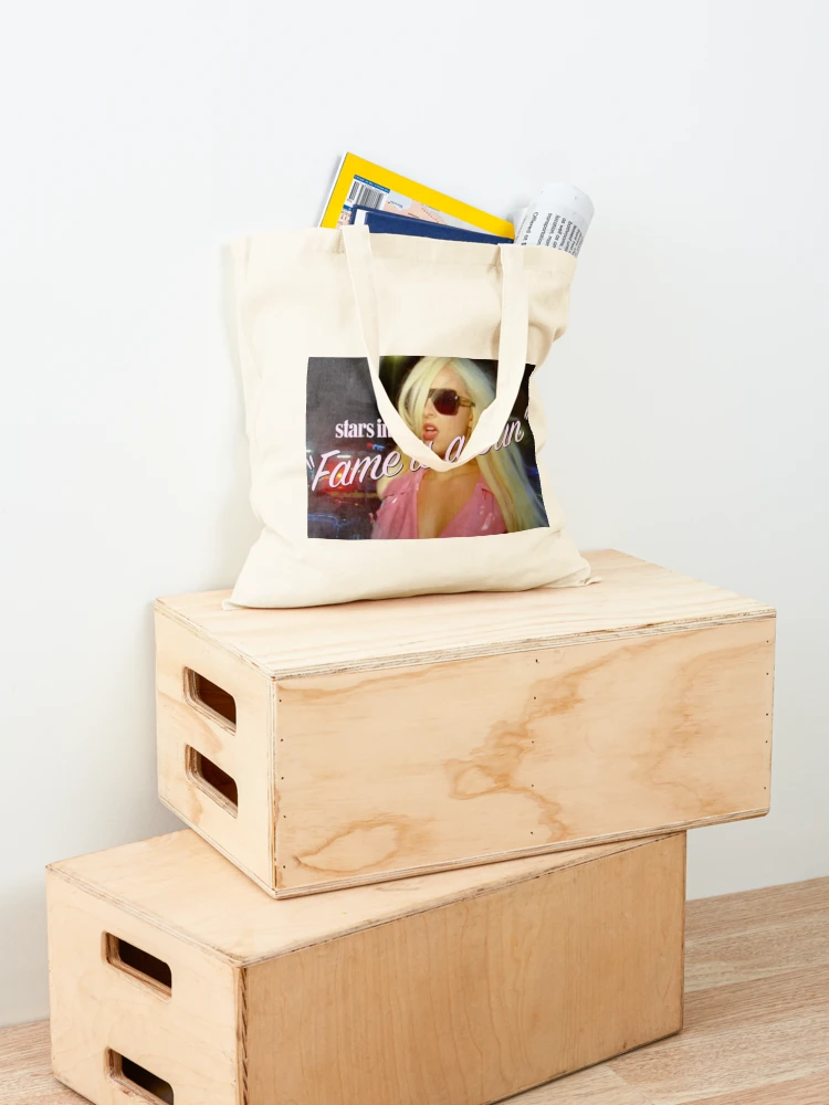 Imagen 4 de 5, Bolsa de tela con la obra La fama es un arma: Arte estético inspirado en Addison Rae, diseñada y vendida por archangel888.