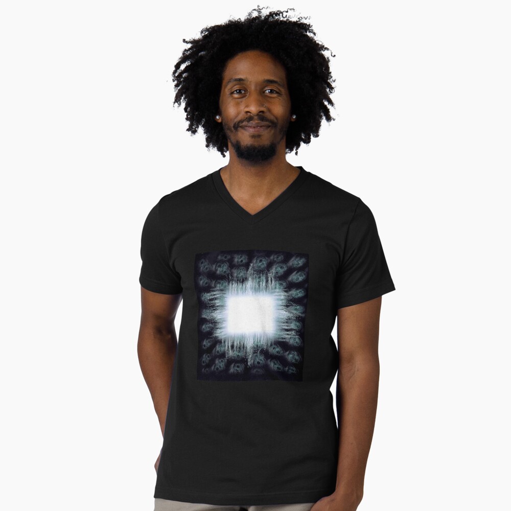 Aperçu de l'œuvre T-shirt col V créée et vendue par owngreen.