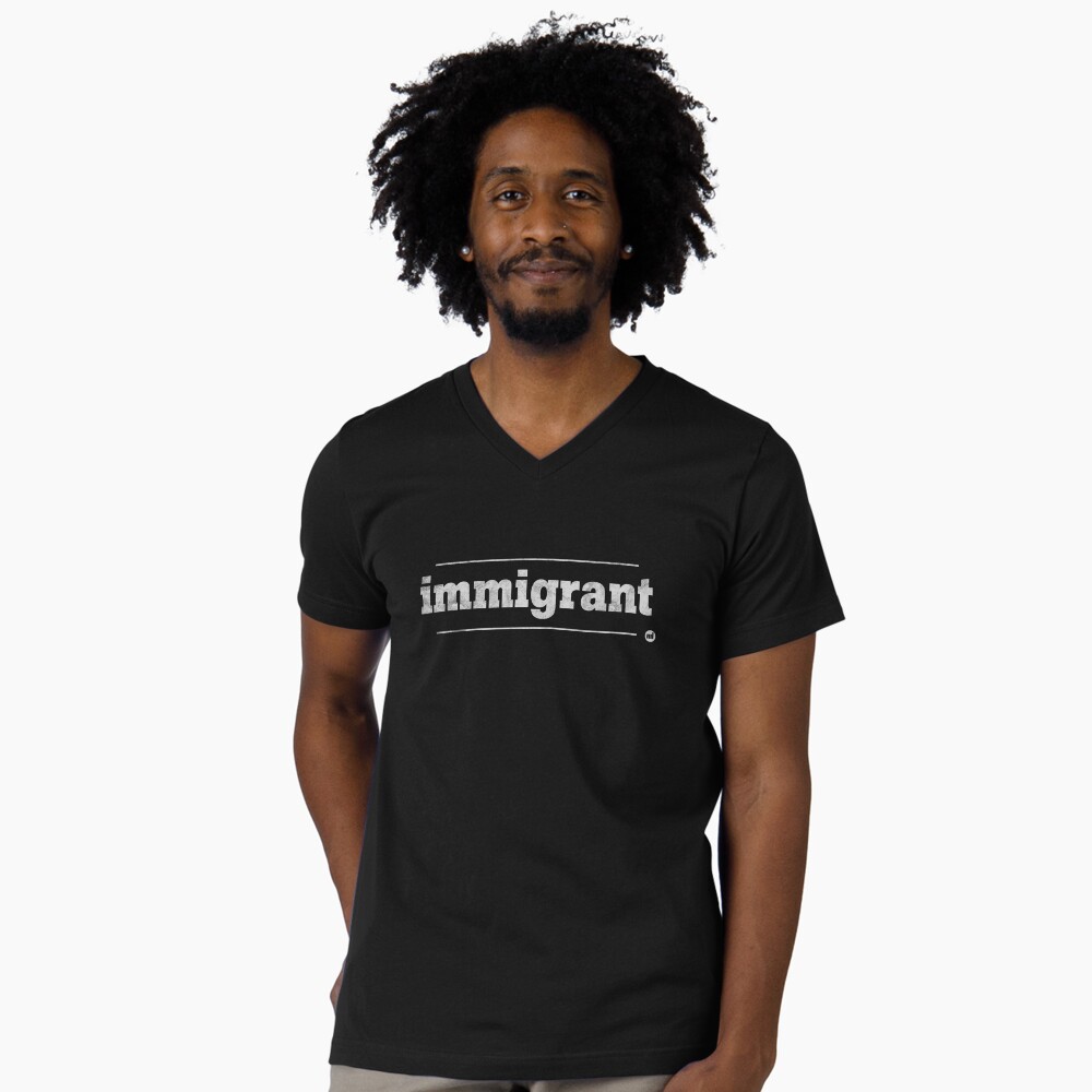 Vista previa del artículo con la obra «Camiseta de cuello en V», diseñado y vendido por m. i..