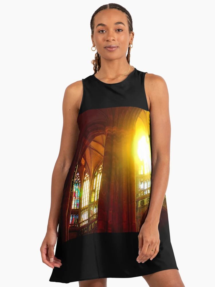 Imagen 2 de 5, Vestido acampanado con la obra Interior de la Catedral de San Vito en Praga, República Checa, diseñada y vendida por Kristina Drozd.