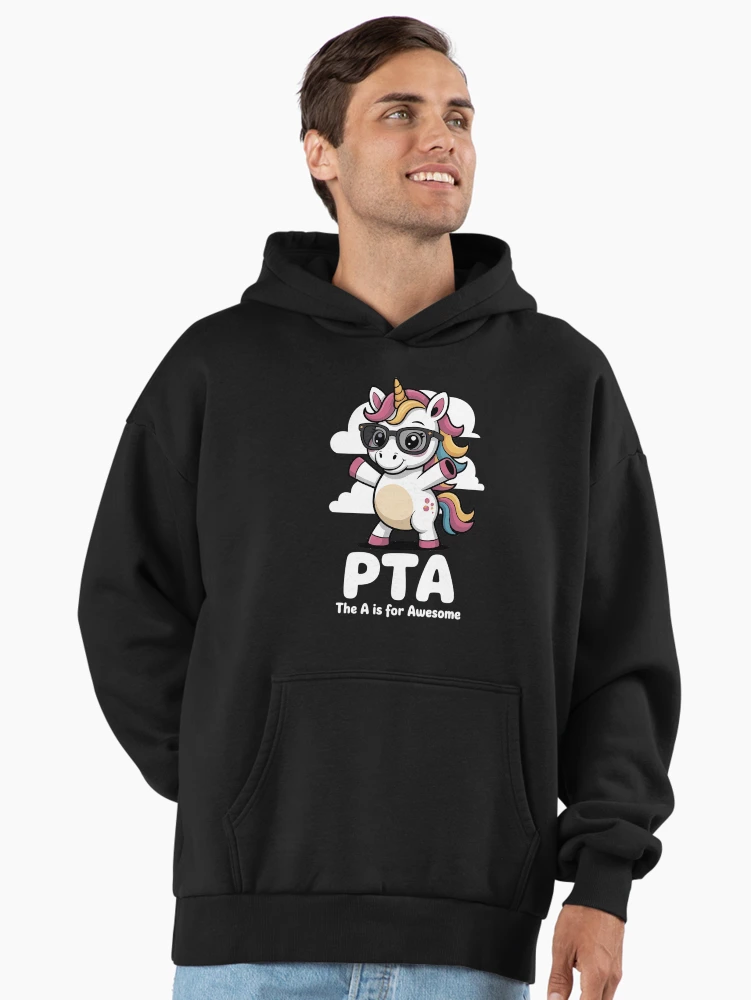 Aperçu 2 sur 6. Sweat à capuche oversize premium avec l'œuvre Licorne PTA pour assistant(e) de physiothérapeute créée et vendue par lavethediso.