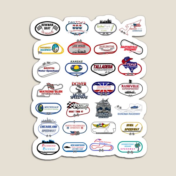 Aperçu de l'œuvre Calendrier de la série NASCAR Cup 2026 Circuit (recto d'un t-shirt) créée et vendue par TracksideTeesShop.