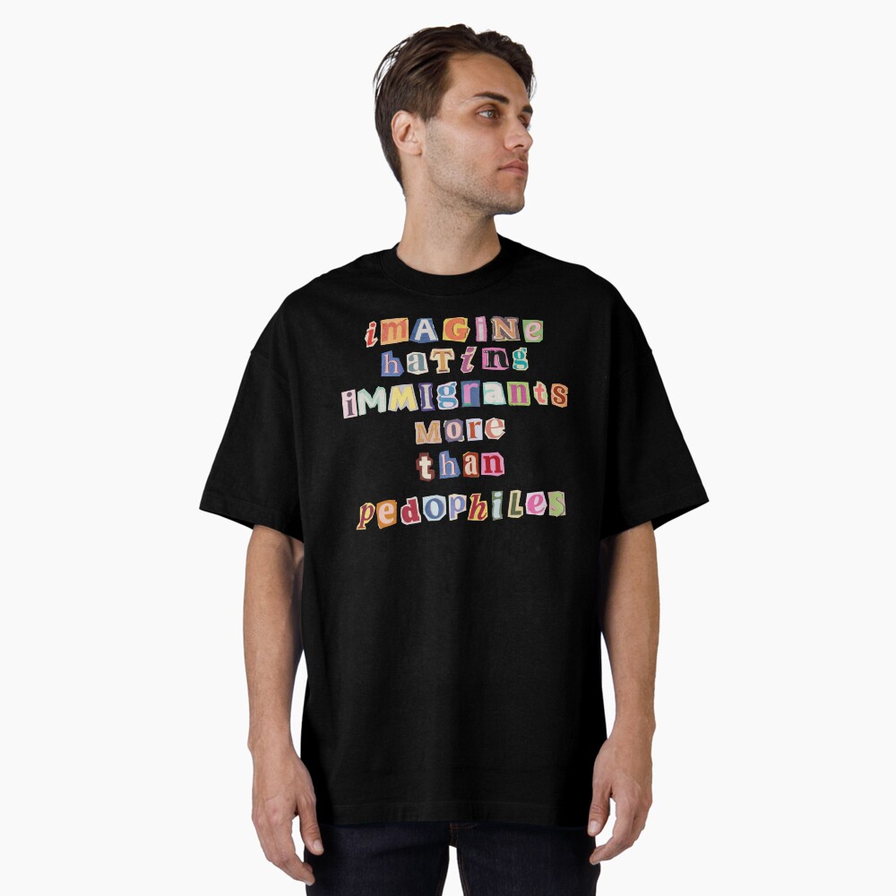 Aperçu de l'œuvre T-shirt oversize créée et vendue par Starry Night Creative Art.