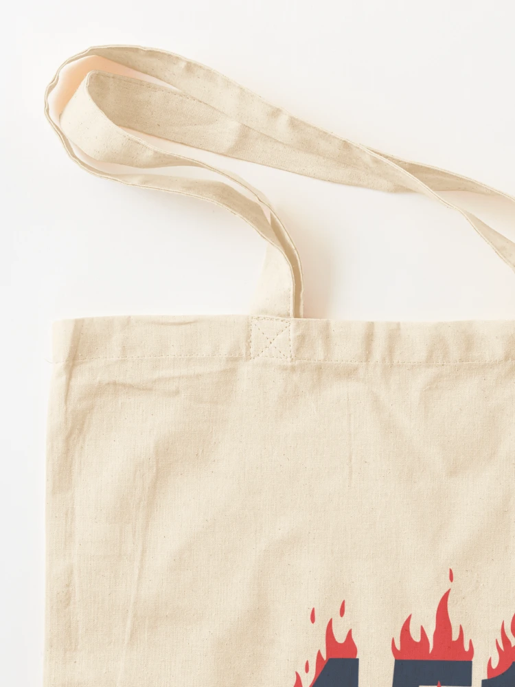 Imagen 3 de 5, Bolsa de tela con la obra 'Farenheit 451' by Ray Bradbury, diseñada y vendida por Filologica.