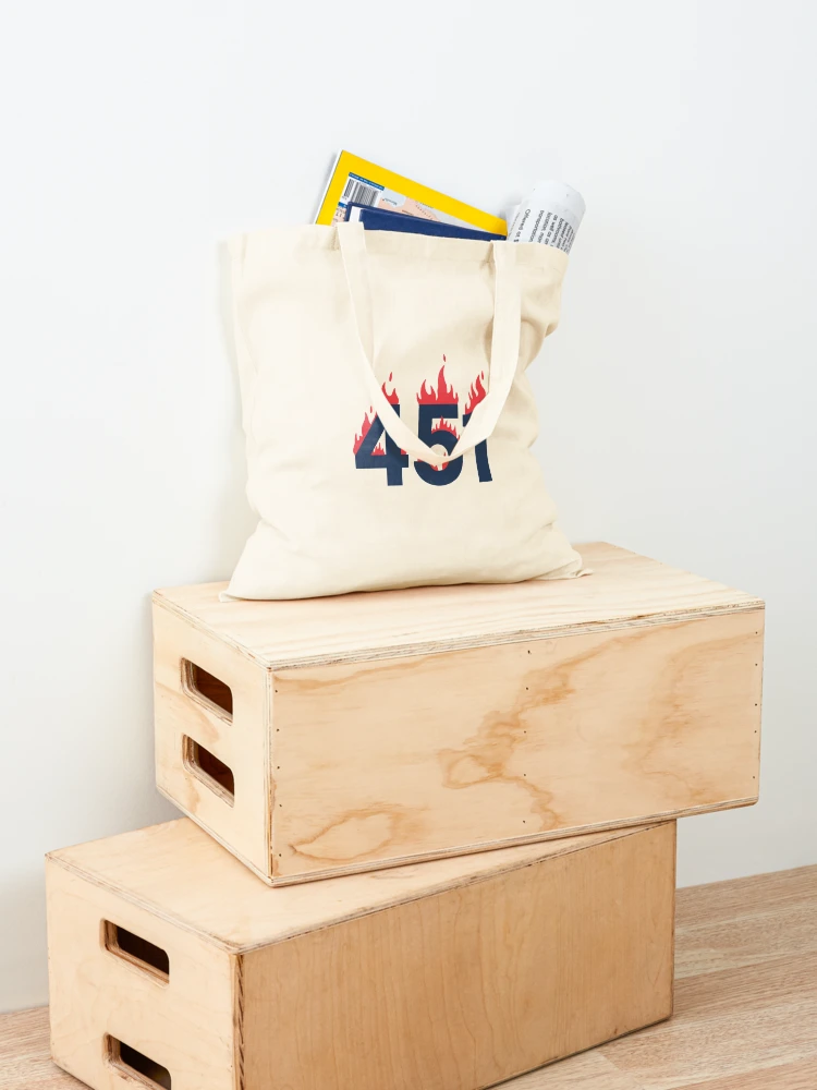 Imagen 4 de 5, Bolsa de tela con la obra 'Farenheit 451' by Ray Bradbury, diseñada y vendida por Filologica.