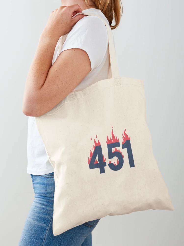 Imagen 1 de 5, Bolsa de tela con la obra 'Farenheit 451' by Ray Bradbury, diseñada y vendida por Filologica.