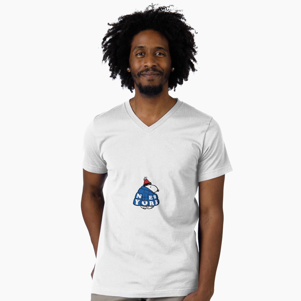 Vista previa del artículo con la obra «Camiseta de cuello en V», diseñado y vendido por designssMG.