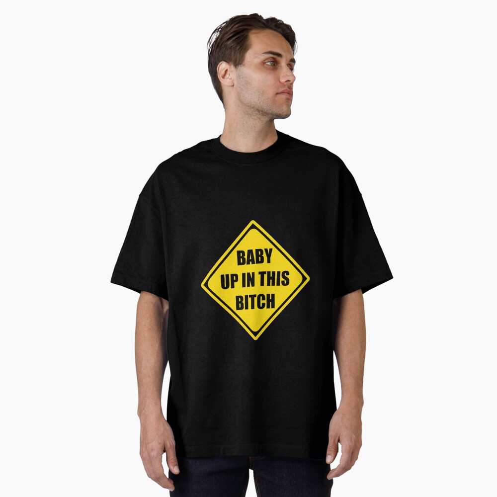 Aperçu de l'œuvre T-shirt oversize créée et vendue par merkraht.
