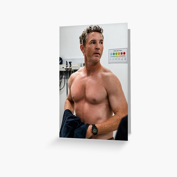 Aperçu de l'œuvre Shawn Hatosy Athlétique créée et vendue par oliviafowlerart.