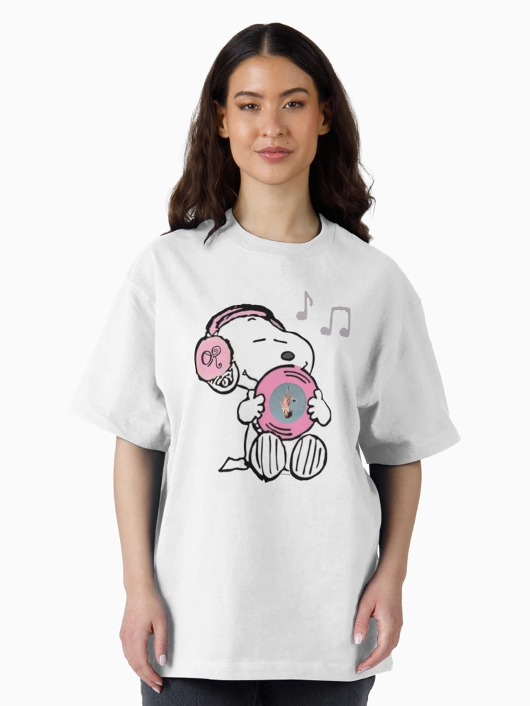Aperçu 3 sur 7. T-shirt oversize avec l'œuvre Olivia Rodrigo créée et vendue par lovely distractions .