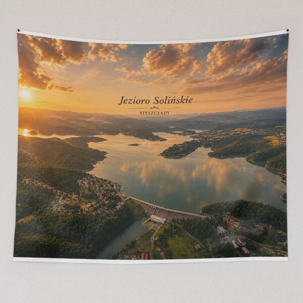 Aperçu de l'œuvre Barrage de Solina et lac Solina | Bieszczady, Pologne Vue aérienne créée et vendue par JMDG Studio.