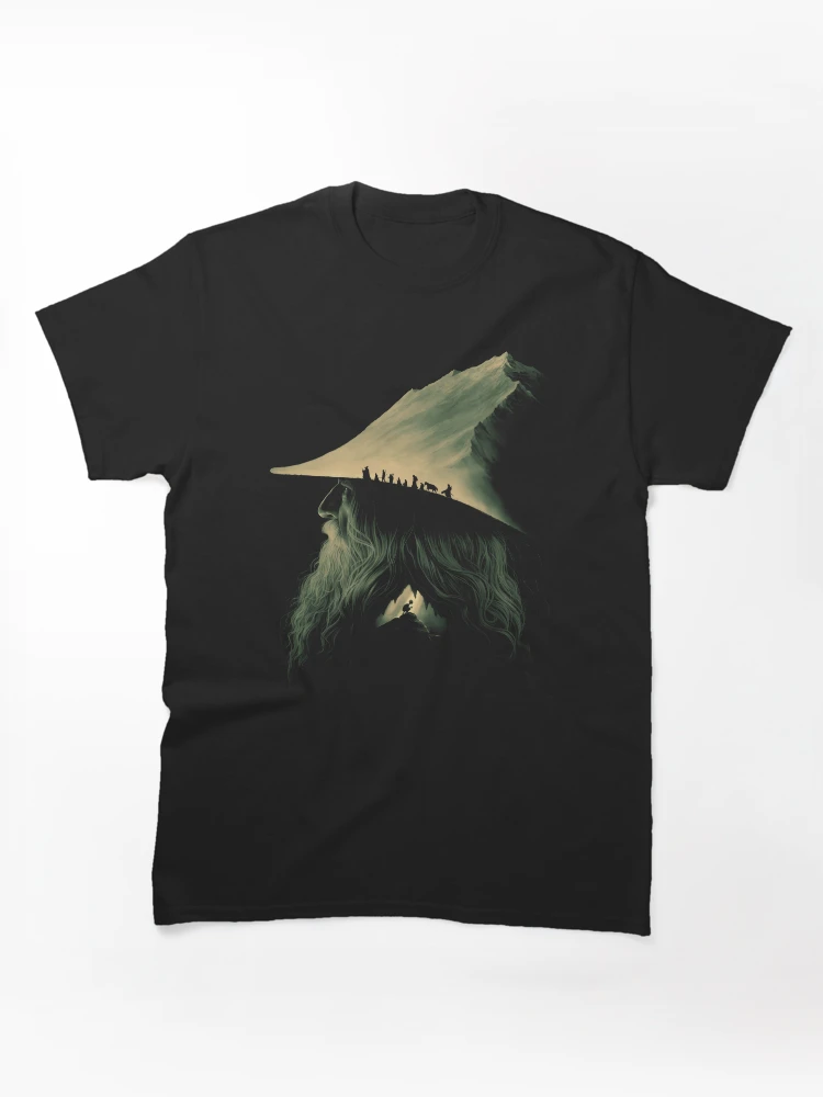 Aperçu 1 sur 7. T-shirt classique avec l'œuvre Collection de films « Le début du voyage » créée et vendue par HardDraw.