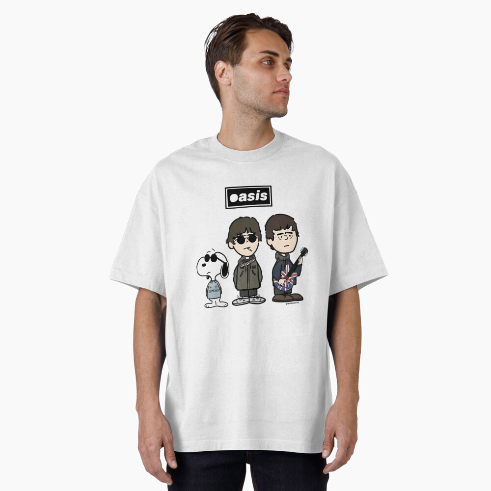 Vista previa del artículo con la obra «Camiseta oversize», diseñado y vendido por OnayDesignUK.