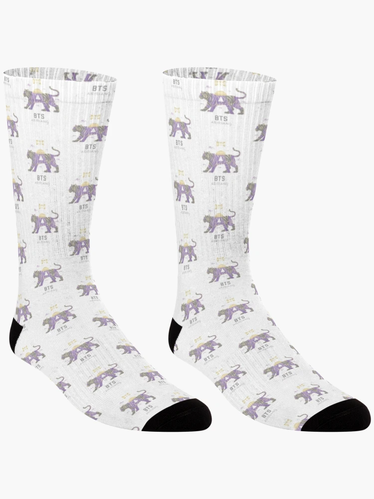 Aperçu 3 sur 5. Chaussettes avec l'œuvre BTS Arirang Comeback créée et vendue par BenjaminRey.