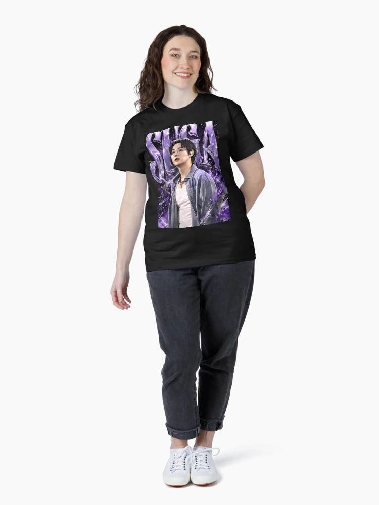Imagen 4 de 7, Camiseta clásica con la obra SUGA, diseñada y vendida por brexastore.