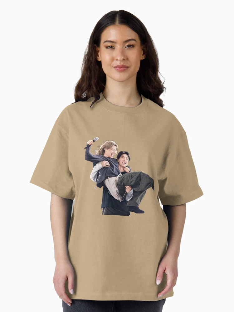 Aperçu 3 sur 7. T-shirt oversize avec l'œuvre T-shirt graphique iconique K-Pop « No More Dream Dance Break » - Jimin & Jungkook Kick créée et vendue par ManggaeJM.