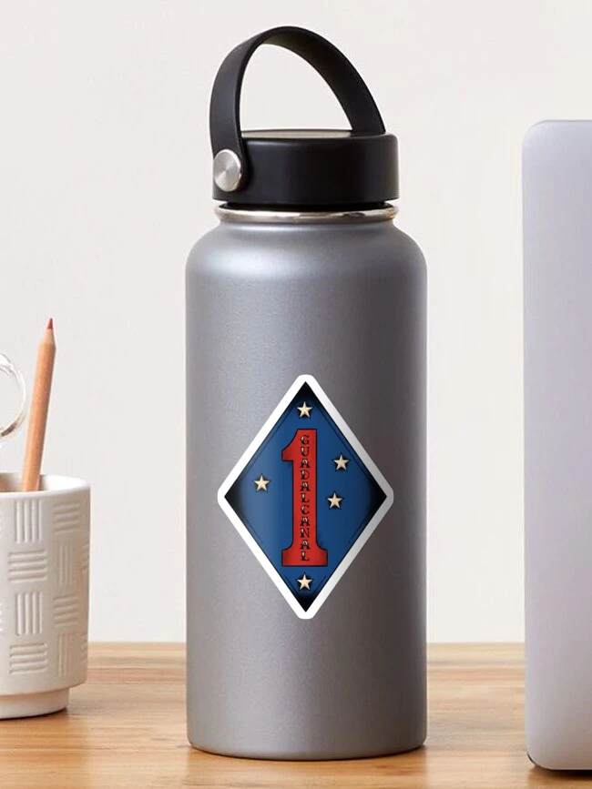 Aperçu 1 sur 3. Sticker avec l'œuvre Tatouage traditionnel Diamond de la 1re division des Marines créée et vendue par adrian noble.