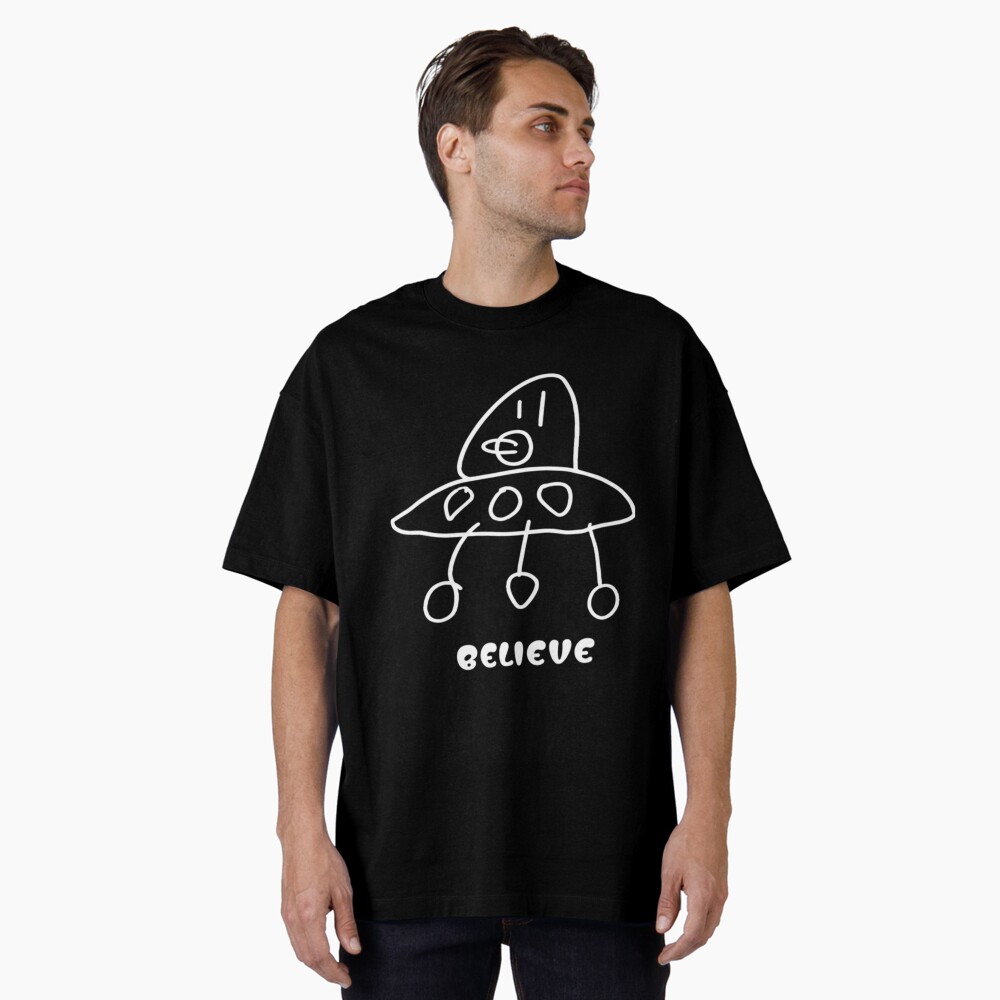 Vista previa del artículo con la obra «Camiseta oversize», diseñado y vendido por rosca-pen-case.