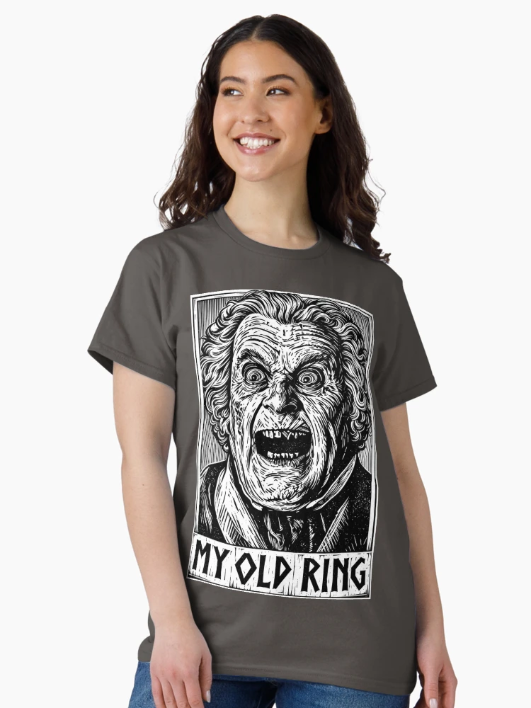 Aperçu 3 sur 7. T-shirt classique avec l'œuvre Le Seigneur des Anneaux - Bilbo - Mon vieux anneau créée et vendue par Presents For The Dead.