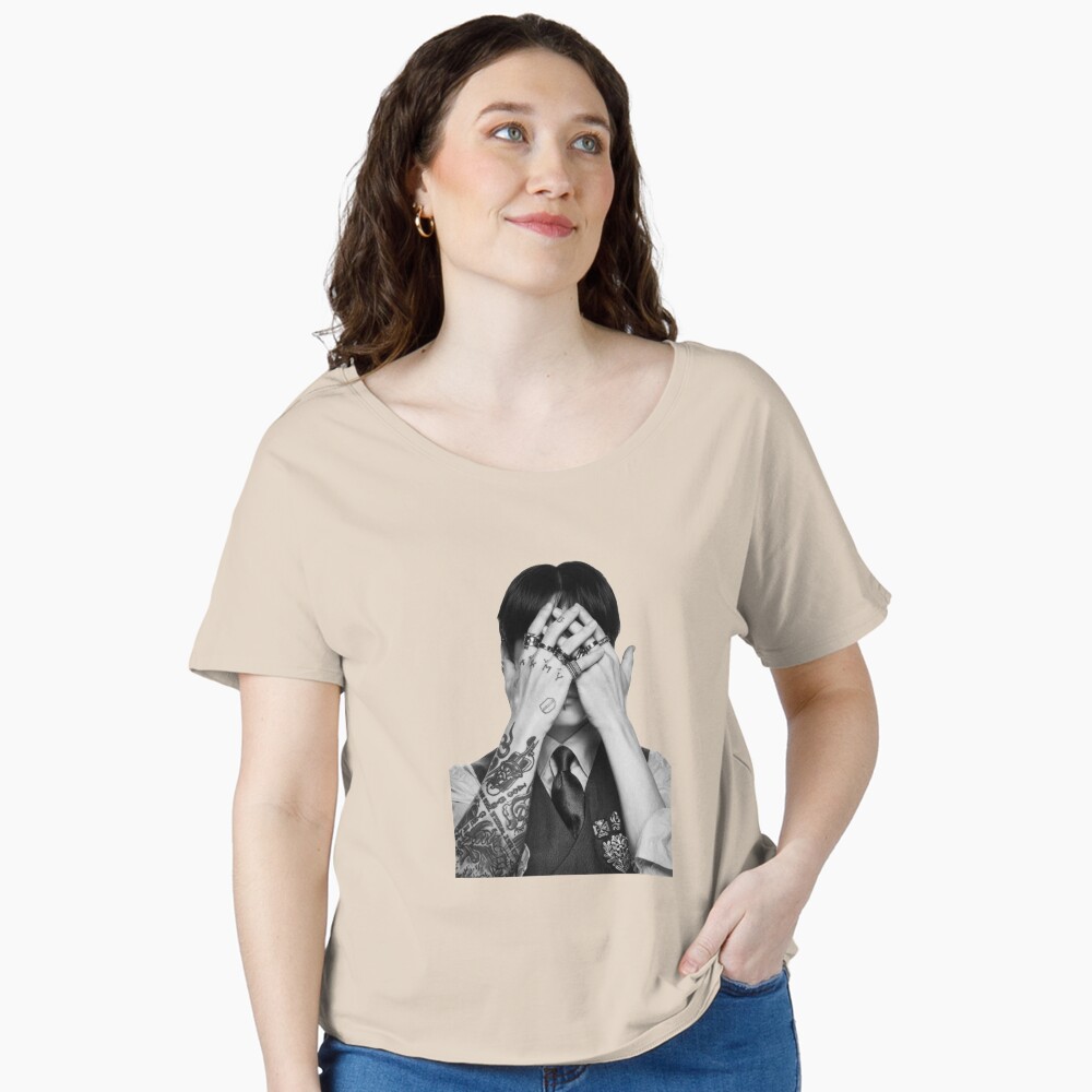 Vista previa del artículo con la obra «Camiseta ancha», diseñado y vendido por SZ Art Studio.