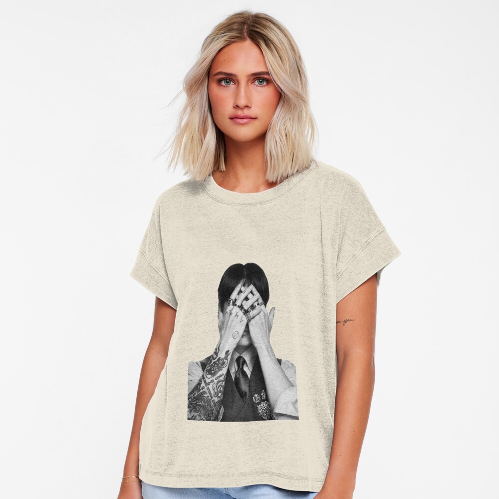 Vista previa del artículo con la obra «Camiseta relajada», diseñado y vendido por SZ Art Studio.