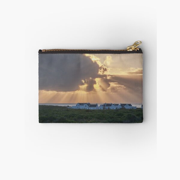 Item preview, Espectaculares rayos de sol al atardecer sobre casas de campo costeras. designed and sold by hanlahav.