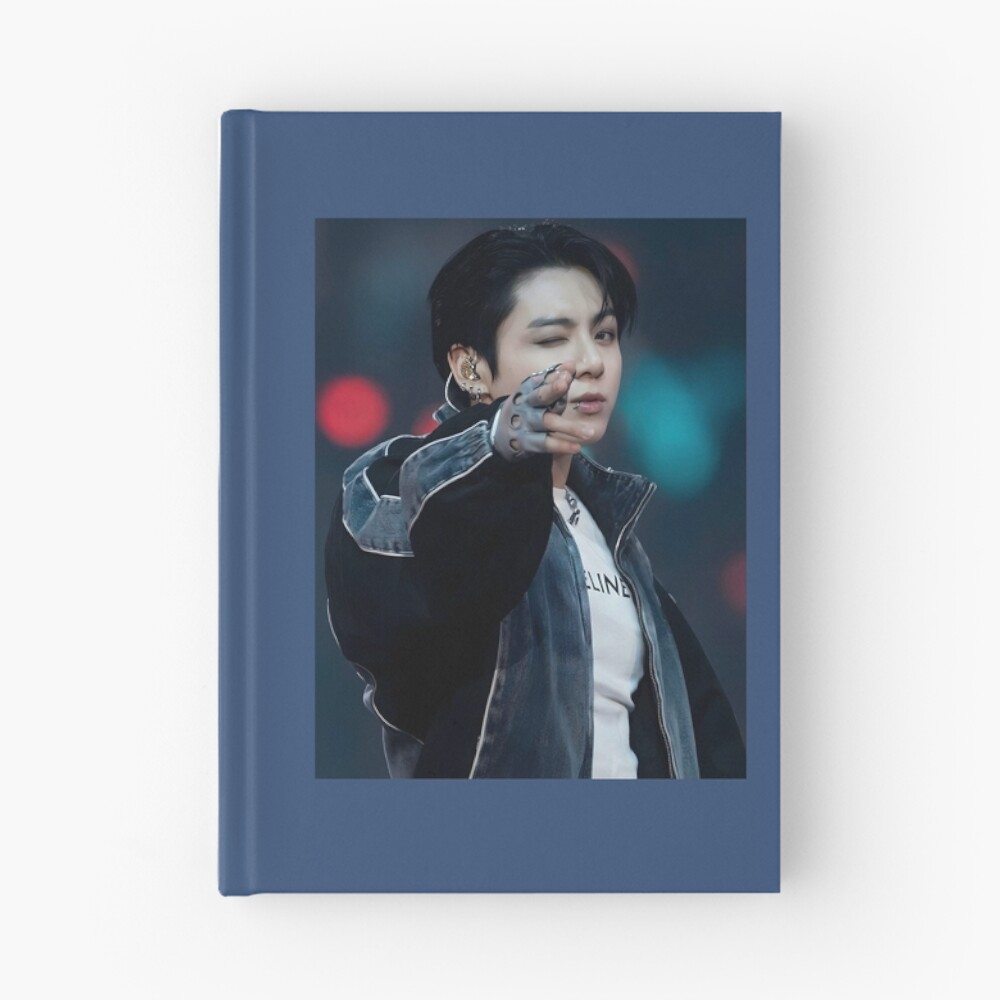 Vista previa del artículo con la obra «Cuaderno de tapa dura», diseñado y vendido por just._.mee.