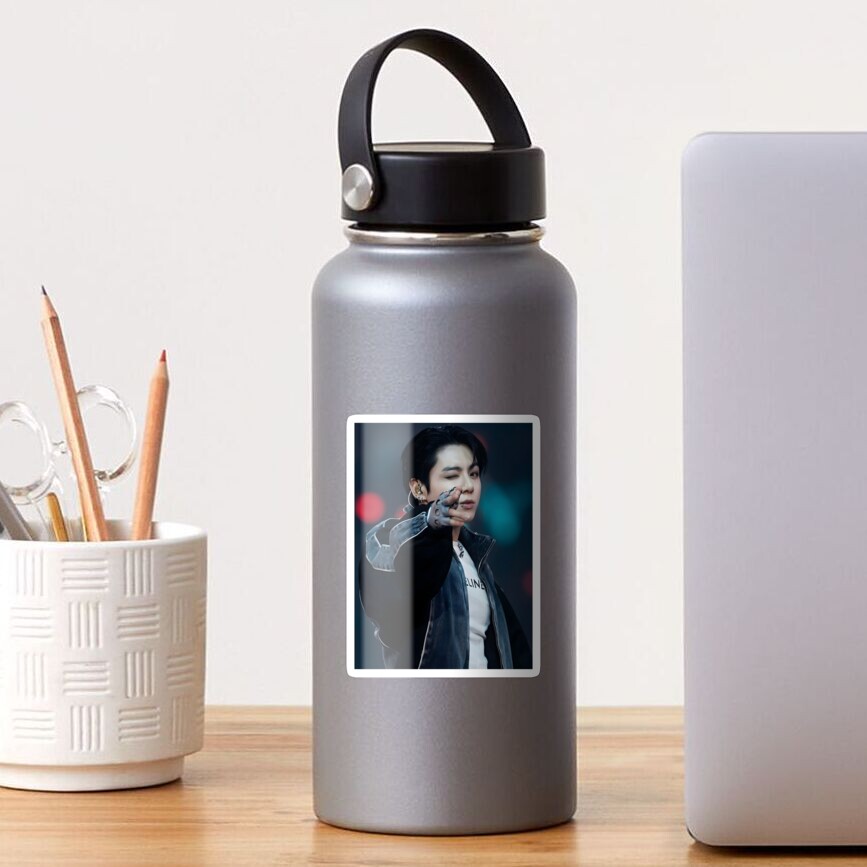Vista previa del artículo con la obra «Pegatina brillante», diseñado y vendido por just._.mee.
