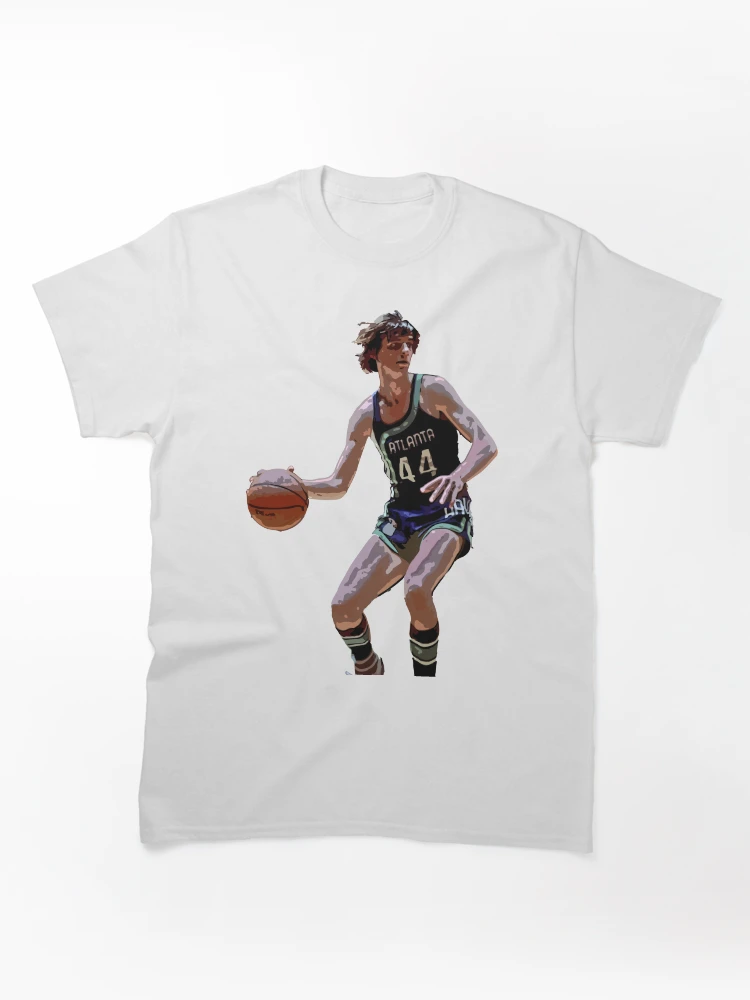 Aperçu 1 sur 7. T-shirt classique avec l'œuvre Pistol Pete Maravich créée et vendue par raffrasta.