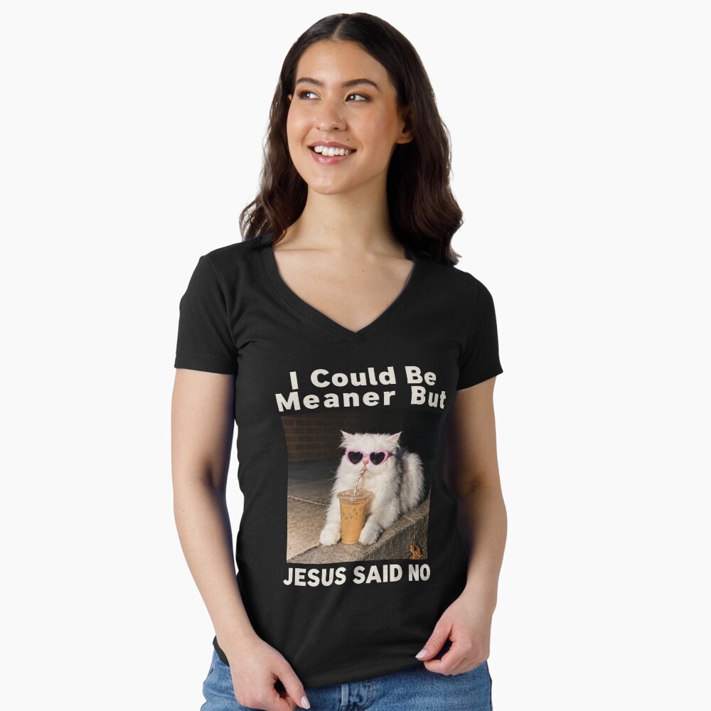 Artikel-Vorschau von Tailliertes T-Shirt mit V-Ausschnitt, designt und verkauft von SanipepaVase.