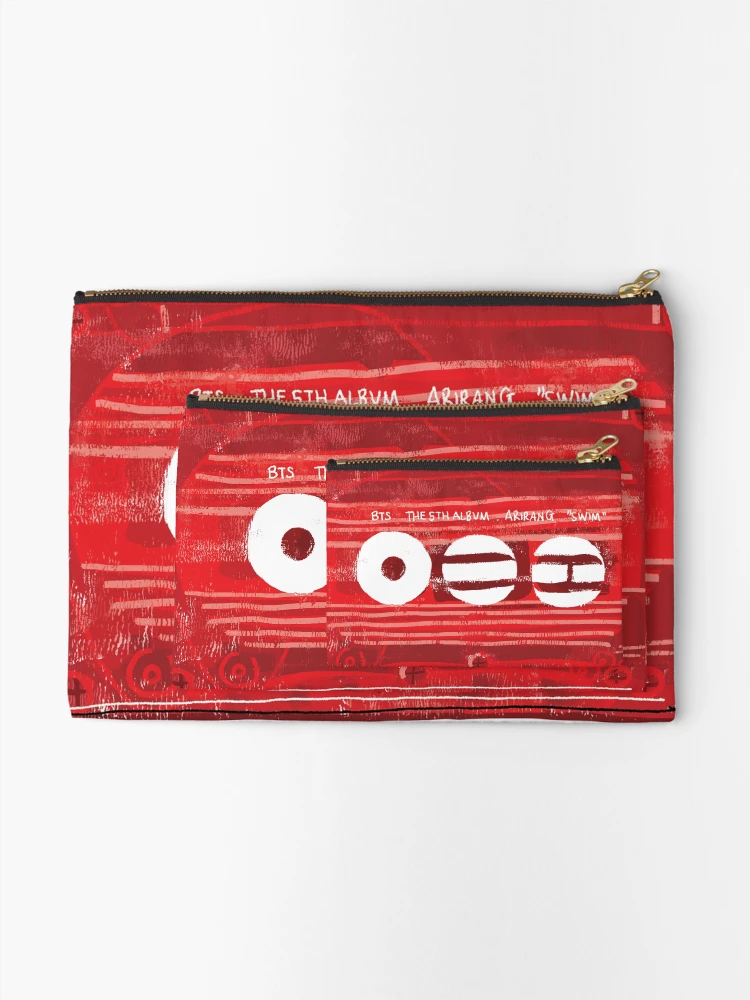 Imagen 2 de 4, Bolsos de mano con la obra Dibujo del casete ARIRANG de BTS, diseñada y vendida por LetsBoxThat.