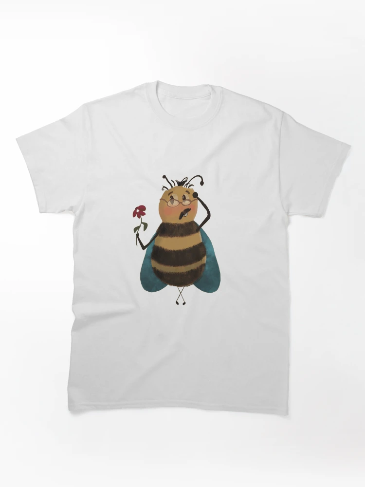 Aperçu 1 sur 7. T-shirt classique avec l'œuvre Illustration humoristique d'abeille pour la Saint-Valentin | Cadeau original pour apiculteur créée et vendue par TheHawthornFairy.