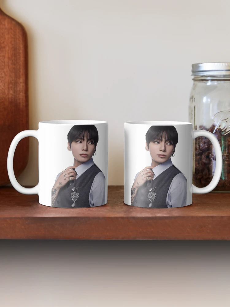 Imagen 2 de 6, Taza de café con la obra Jungkook Arirang, diseñada y vendida por SZ Art Studio.