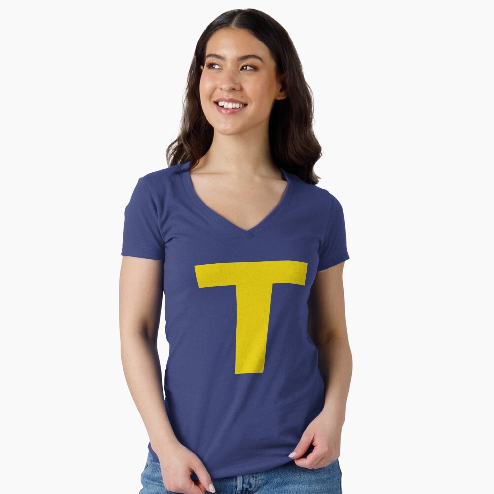 Aperçu de l'œuvre T-shirt moulant col V créée et vendue par misslouve23.