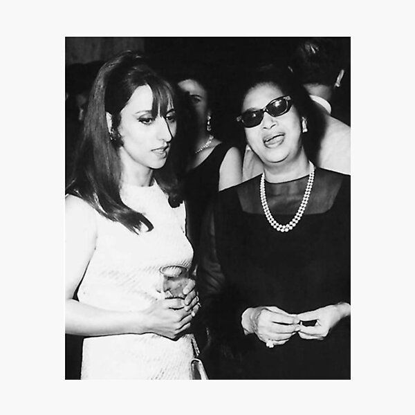 Aperçu de l'œuvre فيروز وأم كلثوم Fairouz et Um kalthoum créée et vendue par Oghnyah Store.