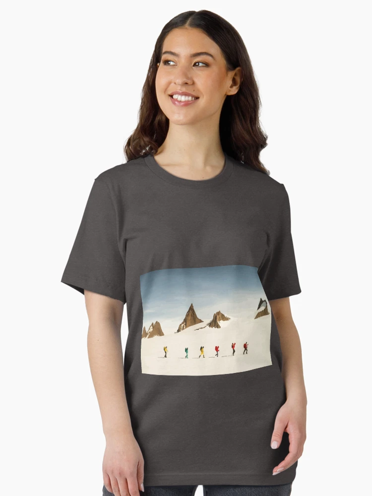 Imagen 3 de 7, Camiseta esencial con la obra Expedición a la Antártida de North Face Vector, diseñada y vendida por JCampbellDesign.
