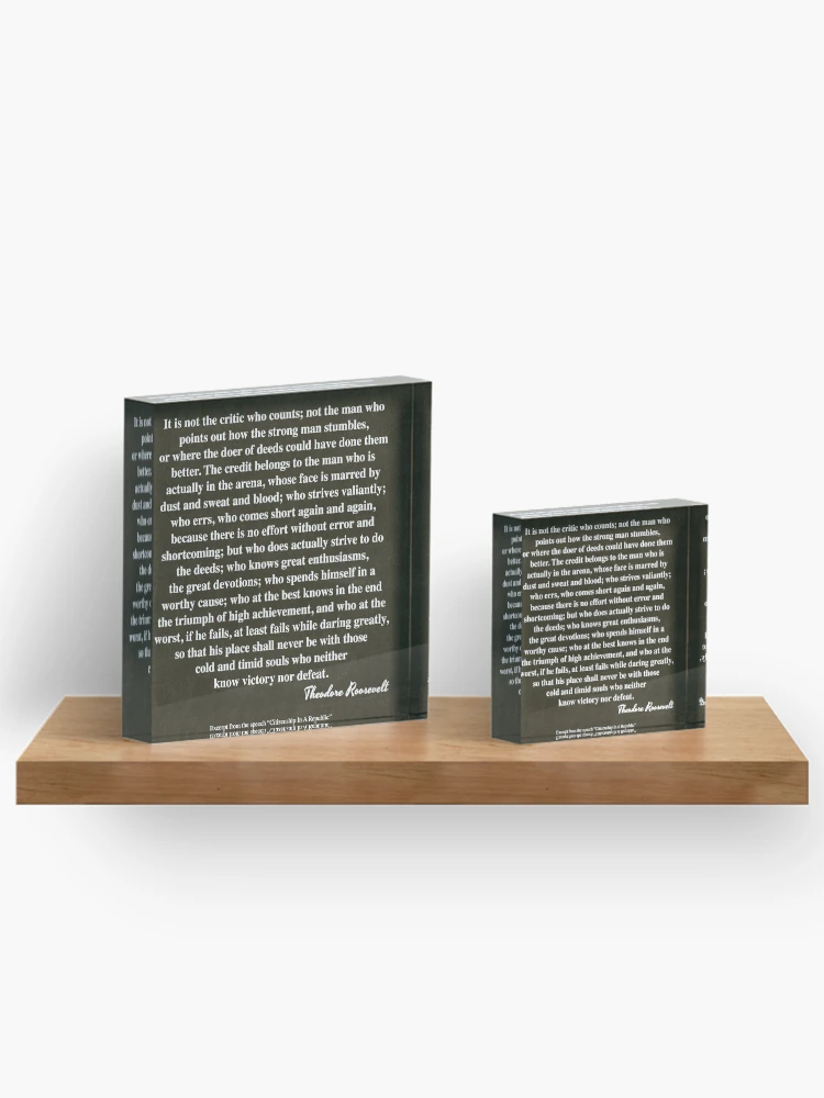 Imagen 3 de 5, Bloque acrílico con la obra El hombre en la arena por Theodore Roosevelt, diseñada y vendida por Desiderata4u.