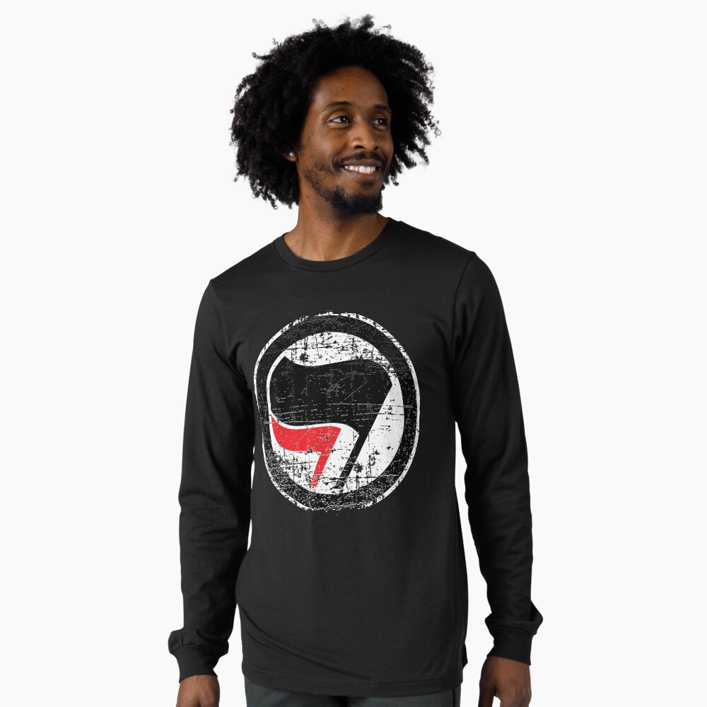 Aperçu de l'œuvre T-shirt manches longues créée et vendue par LeftFist.
