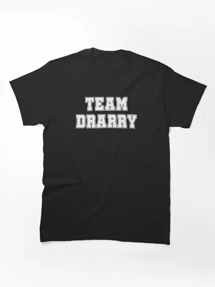 Imagen 1 de 7, Camiseta clásica con la obra Equipo Drarry (Blanco), diseñada y vendida por AlexVR.