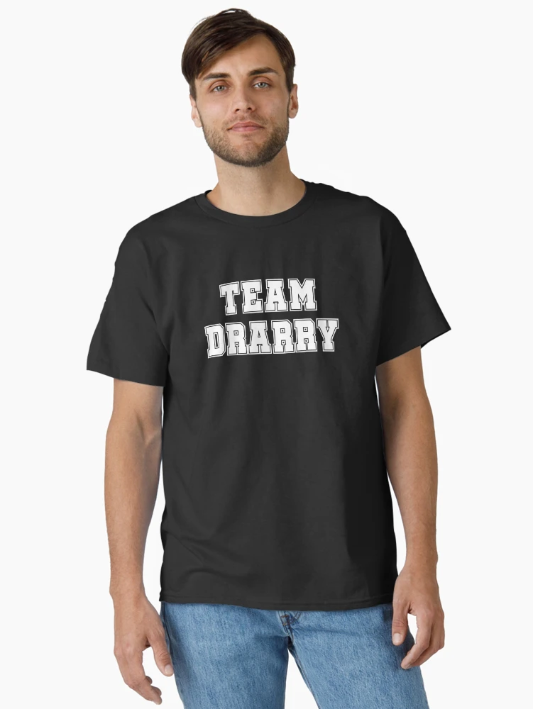 Imagen 2 de 7, Camiseta clásica con la obra Equipo Drarry (Blanco), diseñada y vendida por AlexVR.