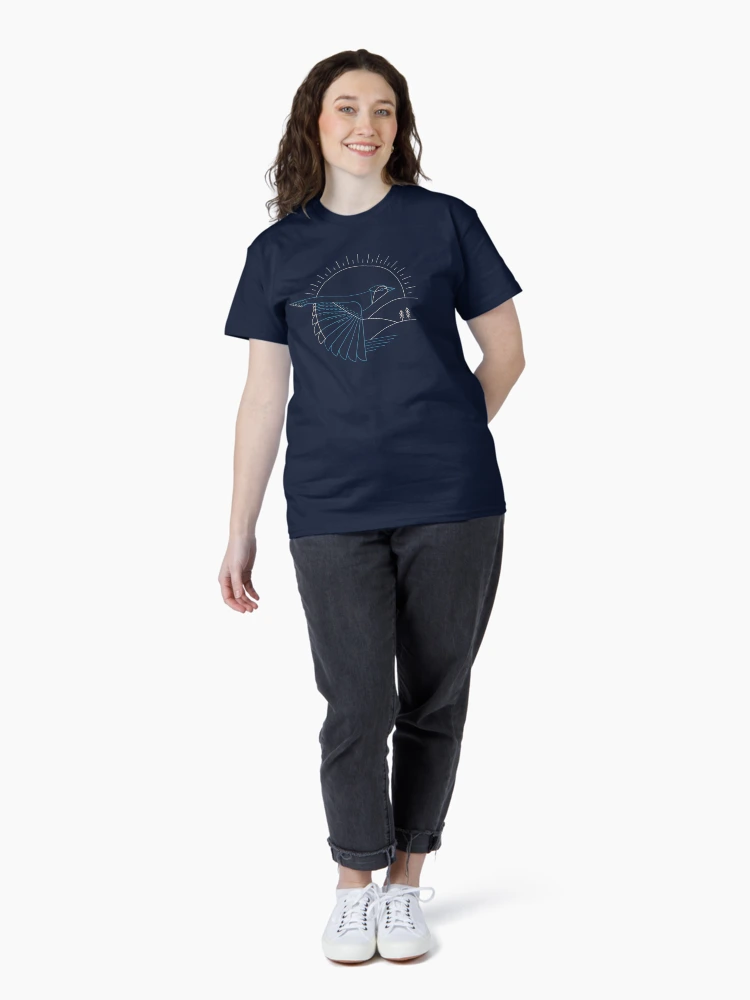 Imagen 4 de 7, Camiseta clásica con la obra Arrendajo azul, diseñada y vendida por thepapercrane.